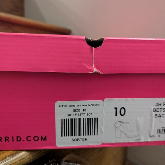 Torrid BETSEY JOHNSON SILVER BOW BACK HEEL size 10 (WW - WIDE WIDTH) NIB - Picture 5 of 17